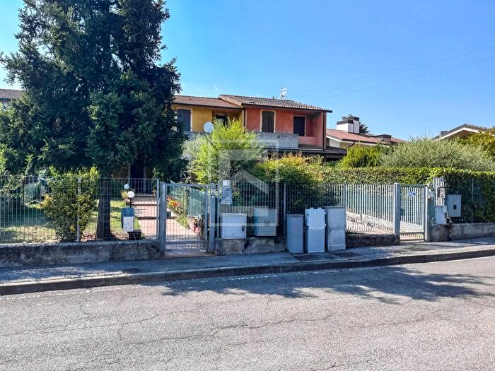 Casa con 5 locali in vendita in Via Carducci, Calvagese Della Riviera