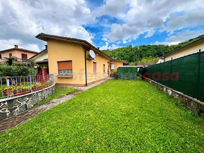 Casa trilocale in vendita in Via Serchio, Barga