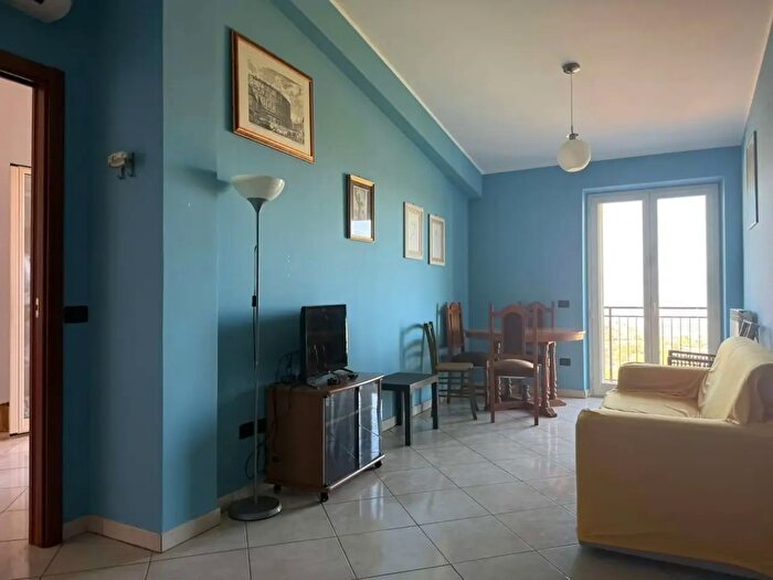 Appartamento trilocale in affitto in Via Fratelli Bandiera, Zumpano