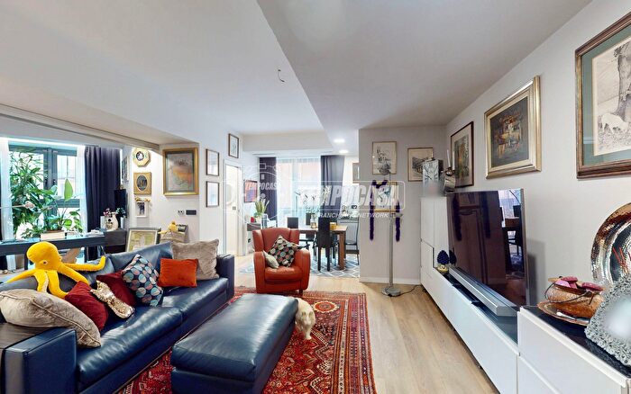 Appartamento trilocale in vendita in Via Madama Cristina, Torino