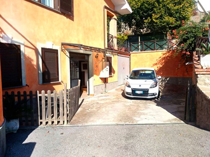 Appartamento trilocale in affitto in Via delle Grotte, Pavona, Albano Laziale
