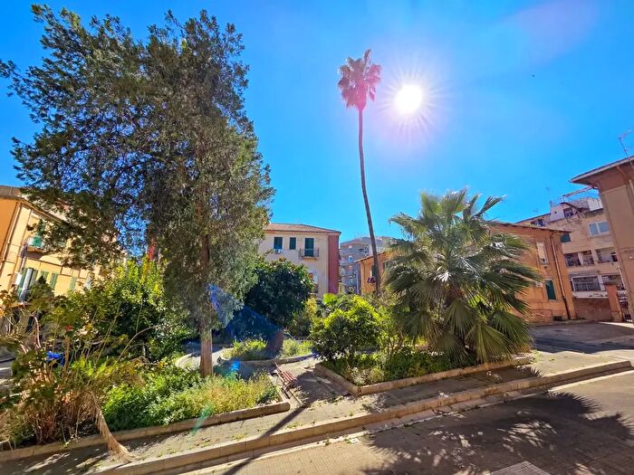 Appartamento con 6 locali in vendita in Via La Legname, Messina