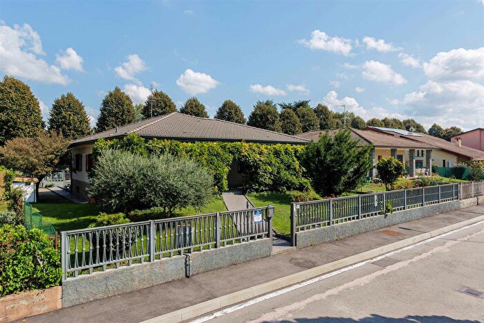 Casa con 5 locali in vendita in Via Volta, Tribiano