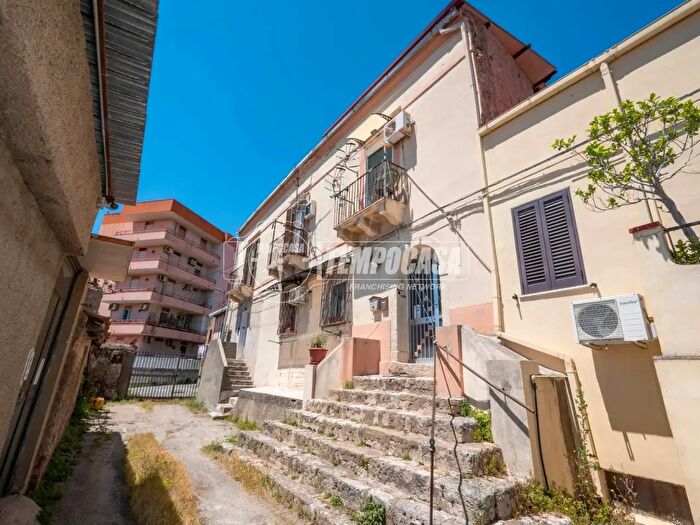 Appartamento con 5 locali in vendita in Strada Comunale Santa Lucia, Messina