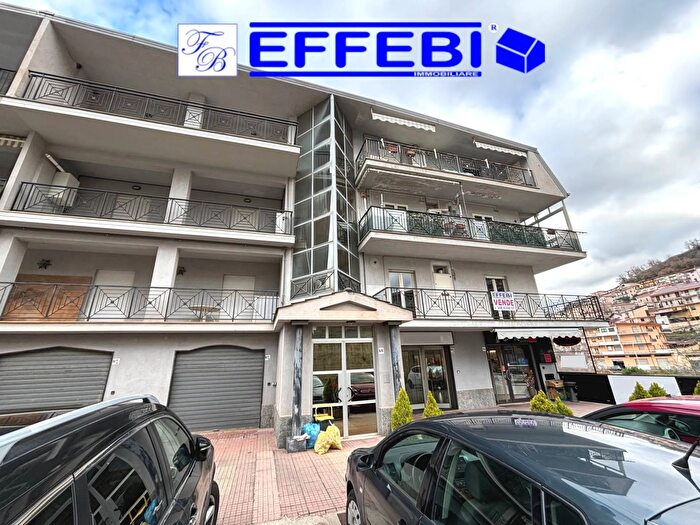 Appartamento con 5 locali in vendita in Via Fausto Gullo, Casali del Manco