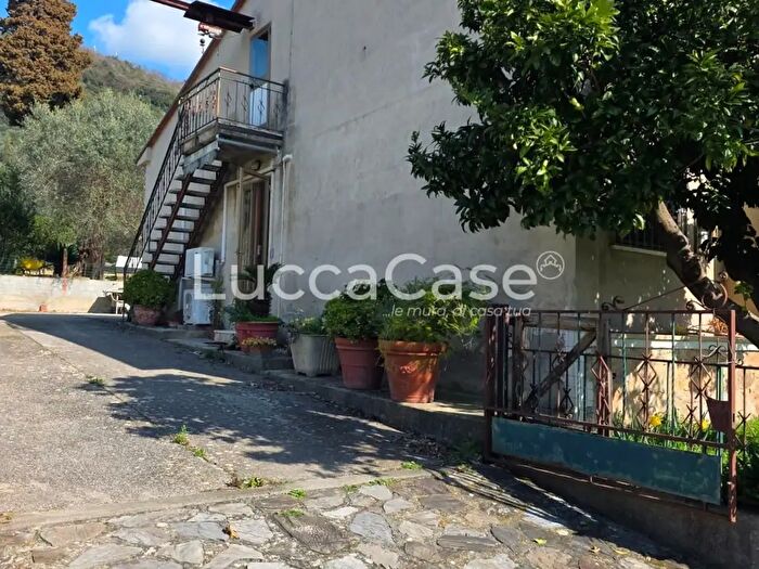Casa con 5 locali in vendita in Massarosa