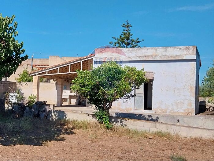 Casa bilocale in vendita in Via dei Papaveri, Ispica