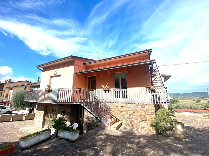 Casa con 6 locali in affitto in Via Partigiani Caduti di Monte Buono, Agello, Magione