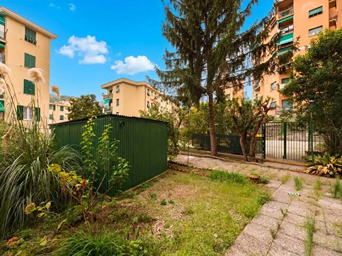 Appartamento con 7 locali in vendita in Via Terpi, Genova