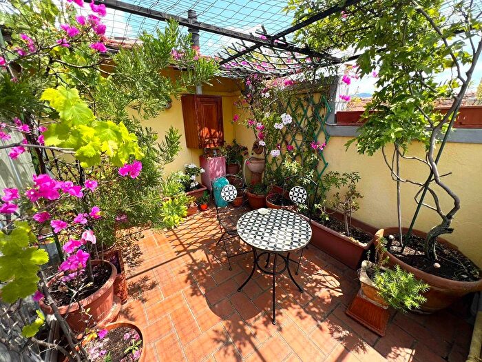 Appartamento con 5 locali in vendita in Firenze, Firenze