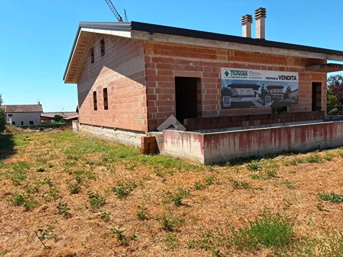 Casa con 5 locali in vendita in Via Luigi Chiarelli, Gioia Del Colle