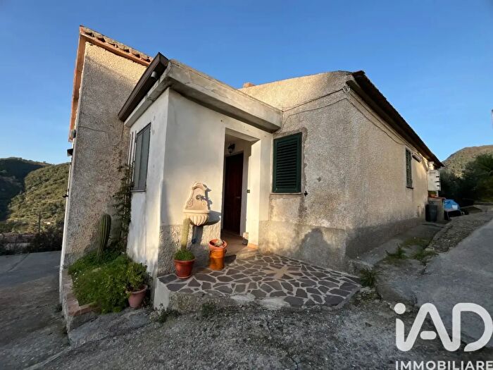 Casa con 6 locali in vendita in Localitãnbsp Donnella, Fiumefreddo Bruzio