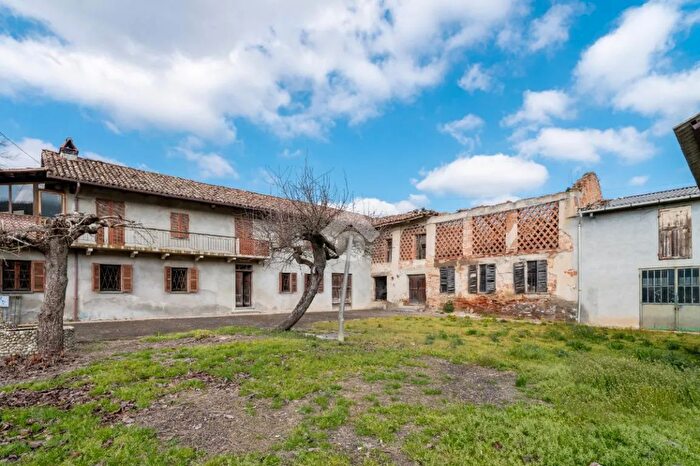 Casa con 12 locali in vendita in Via Orto Peschiera, Calosso