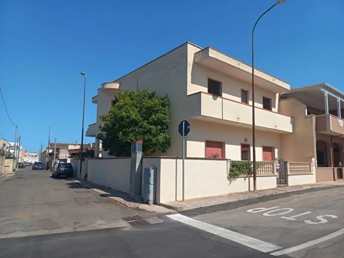 Casa con 8 locali in vendita in Via della Repubblica, Ugento