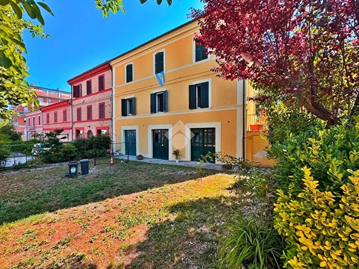 Casa con 5 locali in vendita in Via Belisario, Cerreto D'Esi