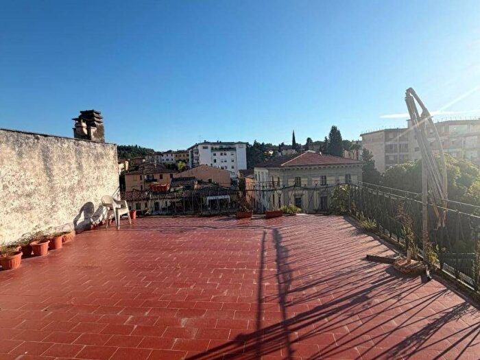 Appartamento con 6 locali in affitto in Viale Guglielmo Marconi, Centro, Poggibonsi