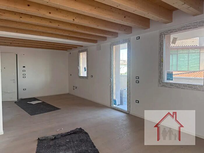 Appartamento con 5 locali in vendita in Treviso