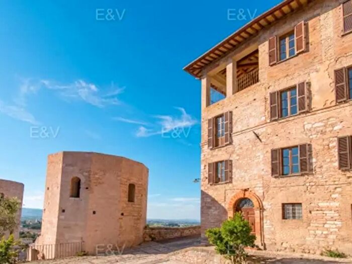 Casa con 6 locali in vendita in Via Mura Vecchie, Spello