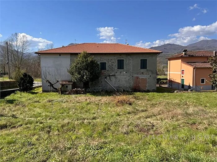 Casa con 5 locali in vendita in Via Scorcetoli Nazionale, Filattiera