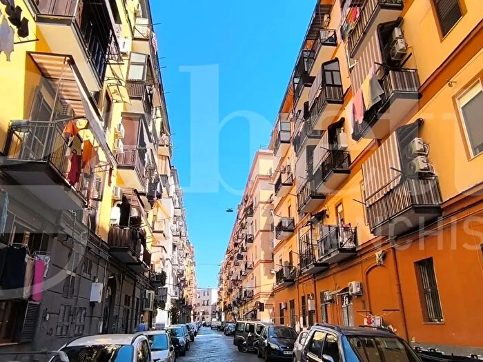 Appartamento bilocale in vendita in Via Sant' Attanasio, Napoli