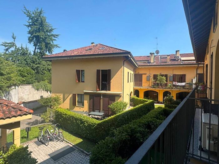 Appartamento bilocale in affitto in Via Monte Grappa, Centro, Arcore