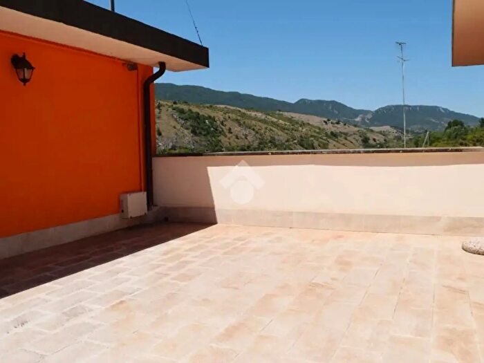 Appartamento trilocale in vendita in Via dei Colli, Tagliacozzo
