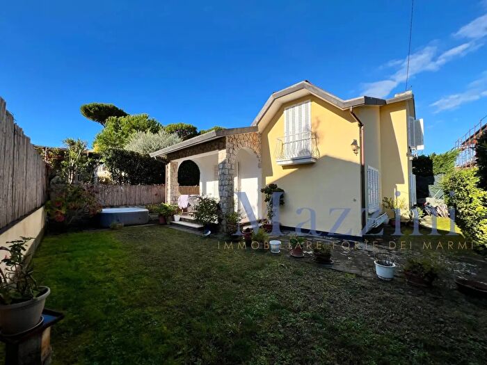 Casa con 8 locali in vendita in Via Viani, Forte Dei Marmi