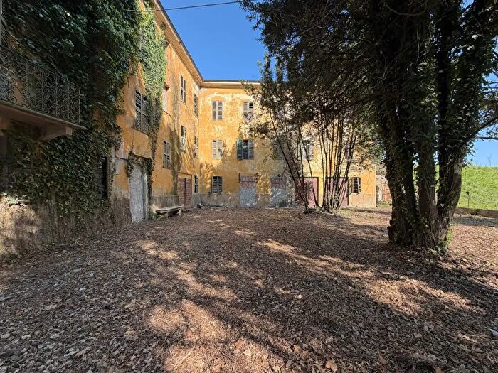 Casa con 13 locali in vendita in Via Roma, Colorno