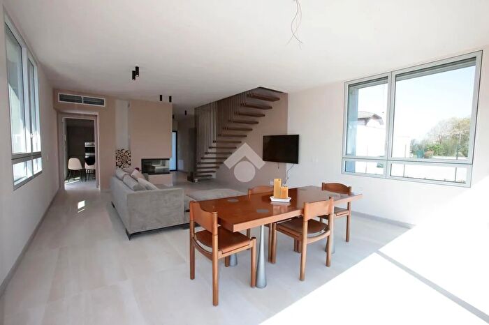 Casa quadrilocale in vendita in Via Tassone, Bagnolo In Piano