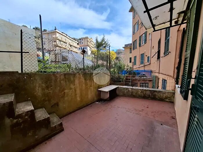 Appartamento quadrilocale in vendita in Via Sergio Piombelli, Genova