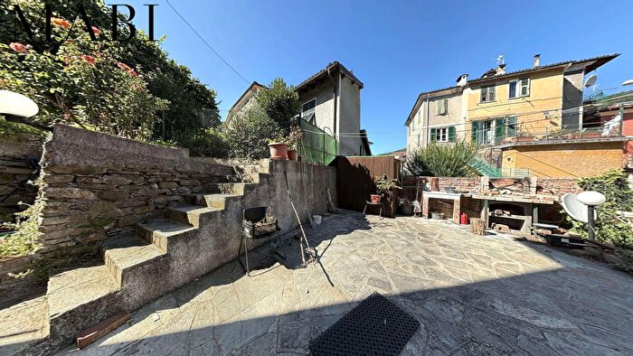 Appartamento quadrilocale in vendita in Via Padre Francesco Borghero, Ronco Scrivia