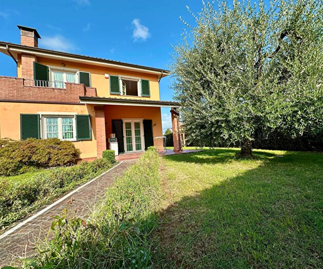 Casa quadrilocale in vendita in Capannori