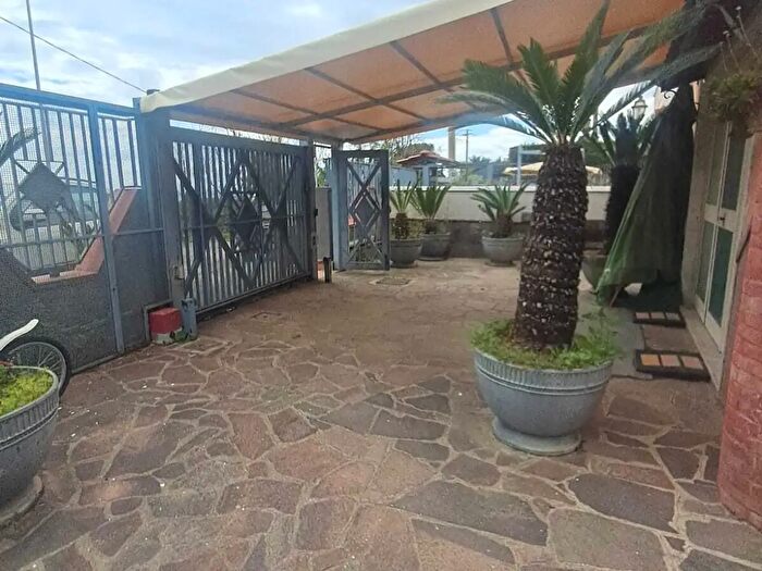 Casa quadrilocale in affitto in Via Monticelli, Salerno