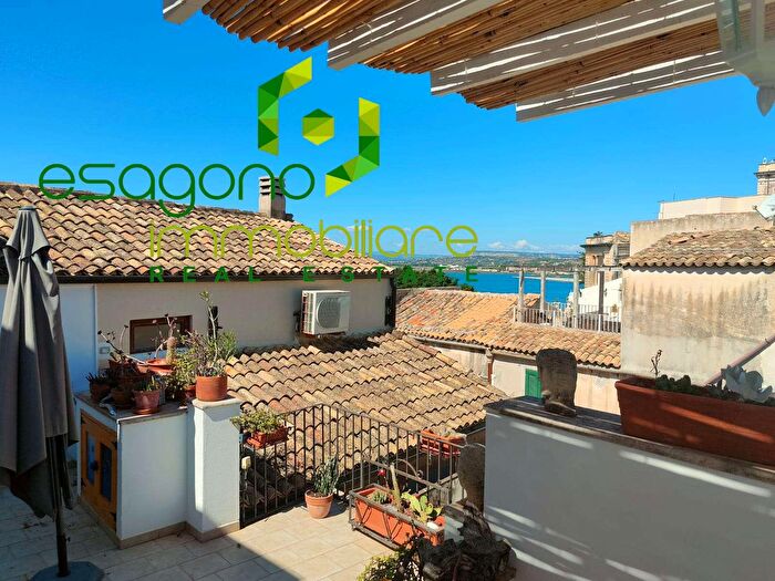 Appartamento con 7 locali in vendita in Siracusa