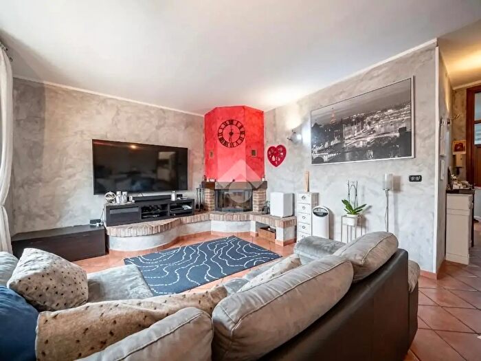 Casa con 6 locali in vendita in Via Roma, San Martino In Rio