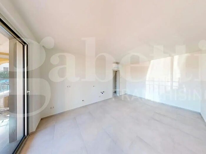 Appartamento bilocale in vendita in Via delle Peschiere, Loano