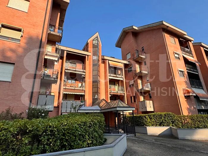 Appartamento con 7 locali in vendita in Via Pavarolo, Torino