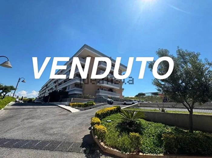 Appartamento trilocale in vendita in Viale Italo Calvino Roma, Roma