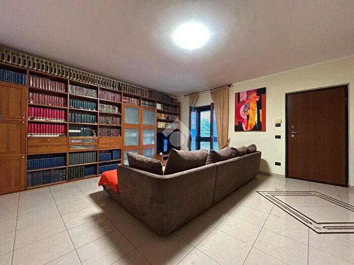 Casa quadrilocale in vendita in Via Alessandro Il Molosso, Mendicino