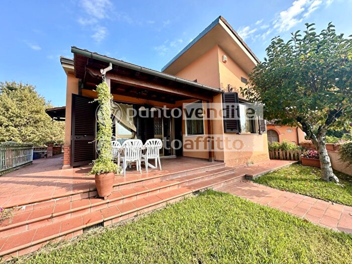 Casa con 6 locali in vendita in a Gheghi, Capannori