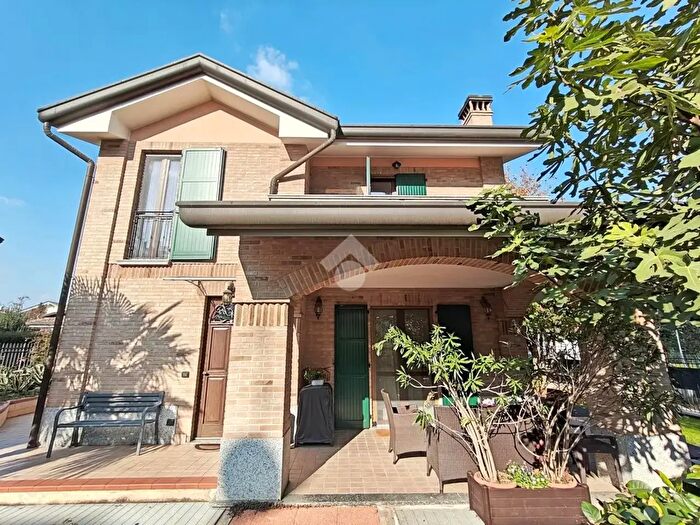 Casa con 5 locali in vendita in Via Magenta, Carate Brianza