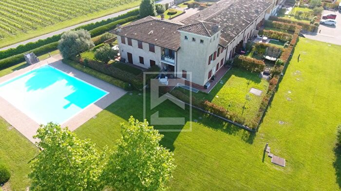 Appartamento trilocale in vendita in Localita Asmara, Pozzolengo