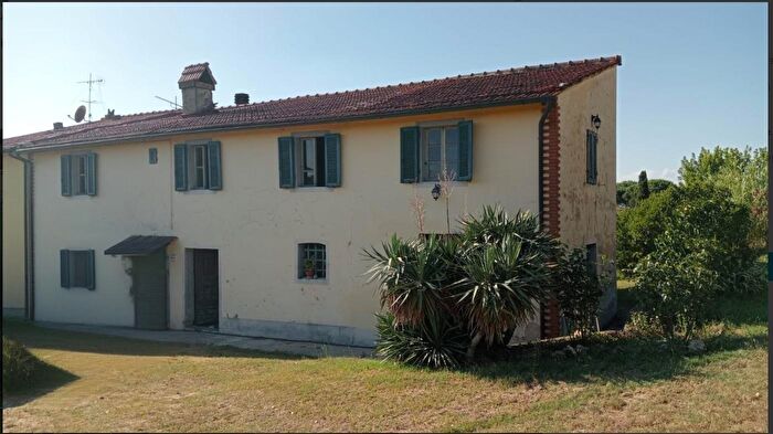 Casa con 8 locali in vendita in Fucecchio