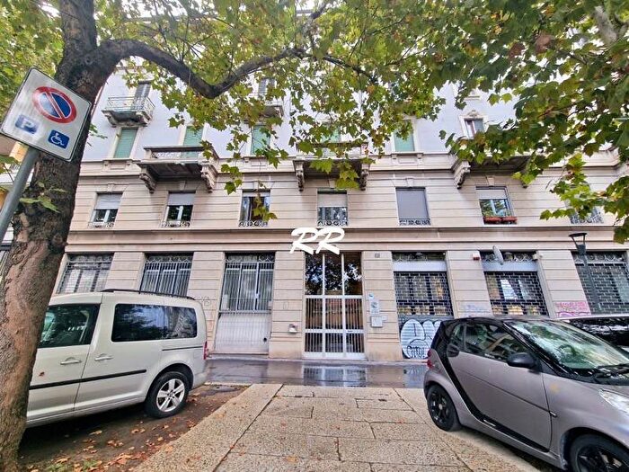 Appartamento trilocale in affitto in Via Valtellina, Isola, Milano