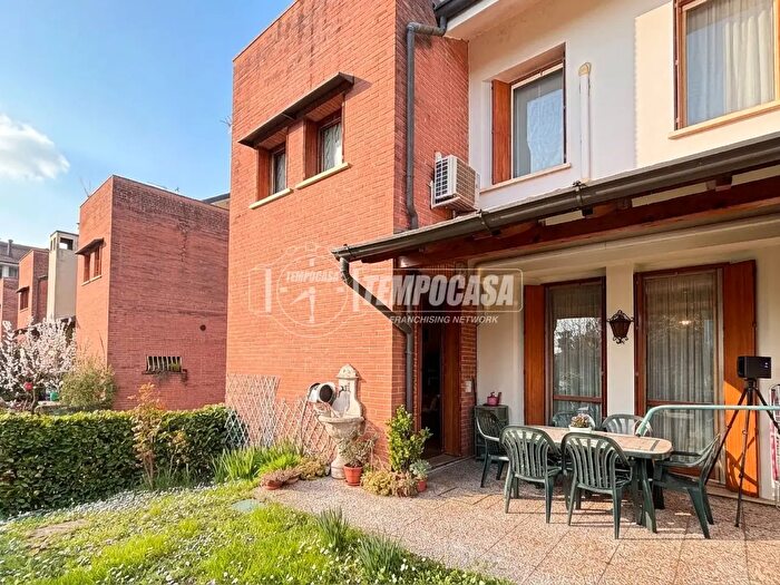 Casa quadrilocale in vendita in Paullo