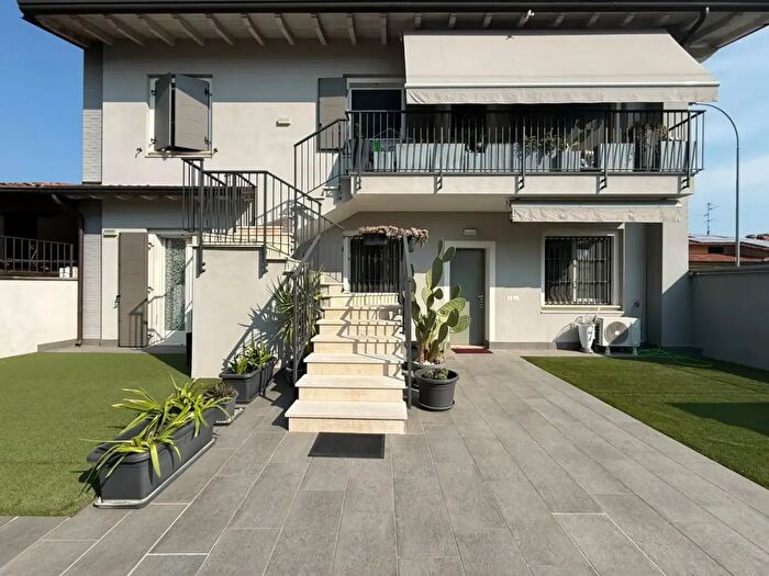Appartamento trilocale in vendita in Via San Giuseppe, Rovato