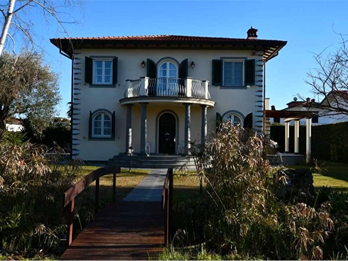 Casa con 6 locali in affitto in Centro, Forte dei Marmi