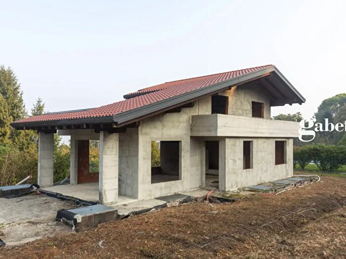 Casa quadrilocale in vendita in Via Risorgimento, Sirtori