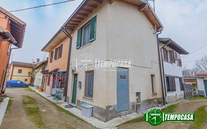 Casa bilocale in vendita in Via Roma, Zerbolo