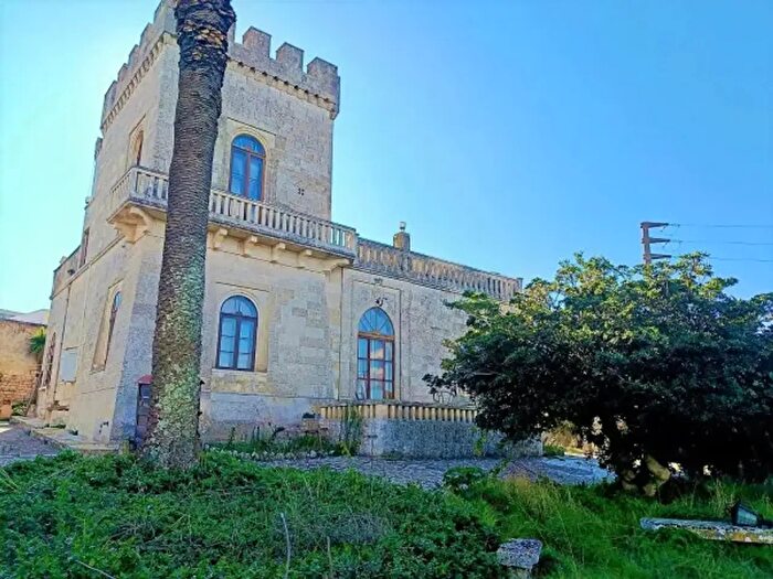 Casa con 6 locali in vendita in Strada Spartacavalluzzo, Martina Franca